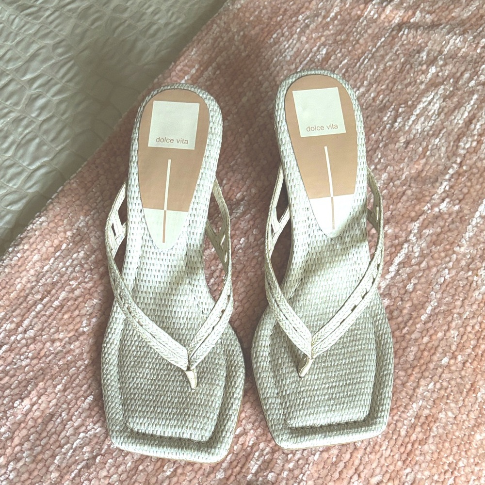 Dolce Vita Women's Tan Woven Sandals